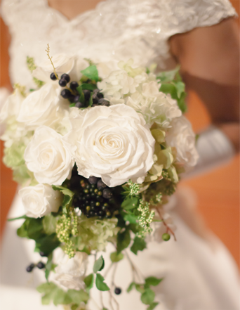 プリザーブドフラワーは、人気の贈り物（プレゼント）です。